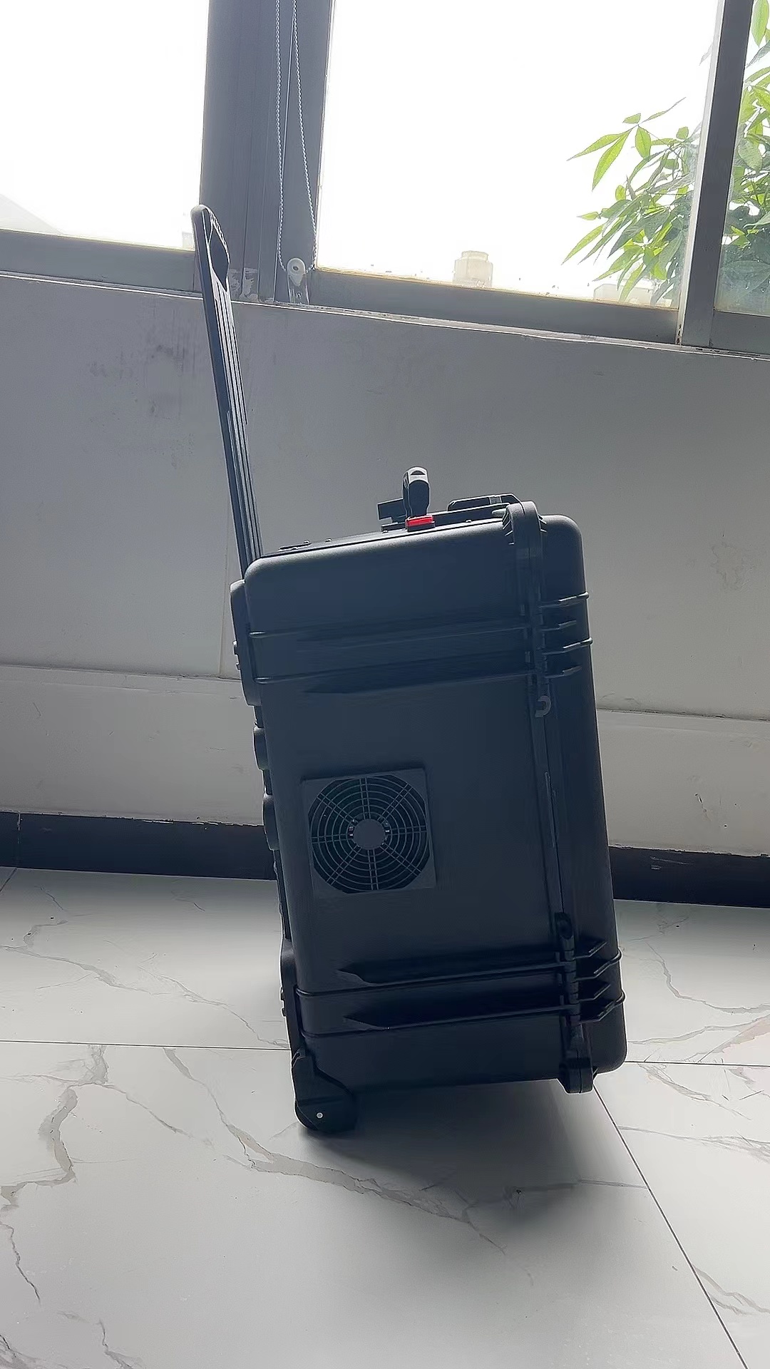 赵西垸林场手拉箱型移动通信干扰器